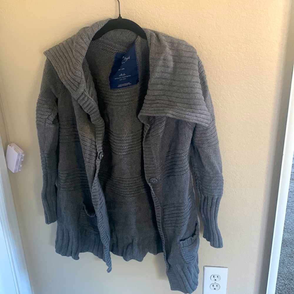 Grey American Eagle cardigan with pockets